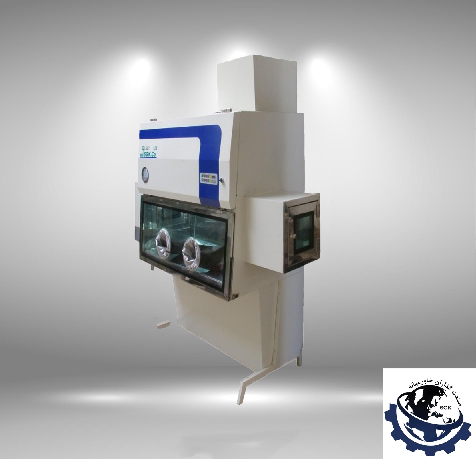 هود لامینار فلو کلاس ||| 1 در ساختار و عمکلرد آن ها است. بالاترین درجه امنیت در کار را هود های لامینار فلو کلاس ||| دارند. این دسته از هود ها یک محفظه کاملا ایزوله دارند و نمونه ها از طریق یک اتوکلاو دو در یا یک مخزن شیشه ای وارد این محفظه خواهند شد. همچنین از طریق دو دستکش که امکان کار زیر این هود را فراهم می کند از تماس نمونه ها با پوست جلوگیری می شود. - هود کلاس333 هود لامینار فلو کلاس |||