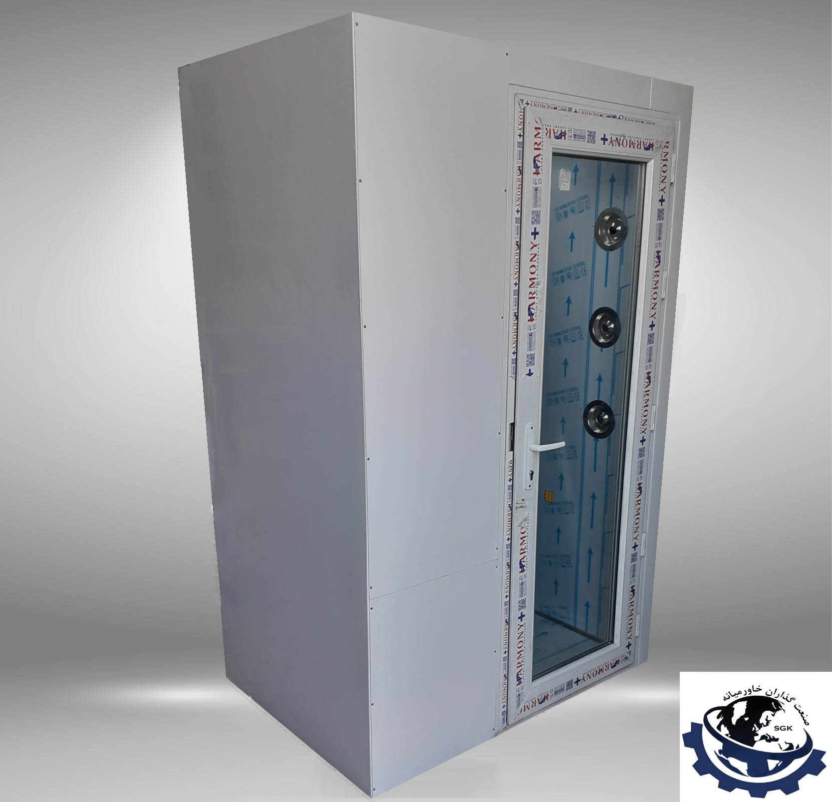 ایرشاور (Airshower) 1 ایرشاور در ورودی اتاق های تمیز قرار می گیرد و با جت هوای پر فشار بر روی لباس پرسنل باعث می گردد ذرات جابهجا و در نهایت فیلتر گردند. - گلاس باکس سامانه copy ایرشاور (Airshower)